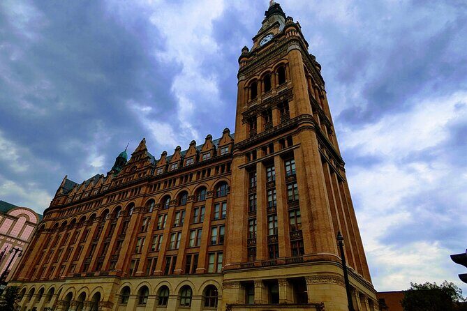 Milwaukee Scavenger Hunt Walking Tour and Game - What Makes This Tour Special?