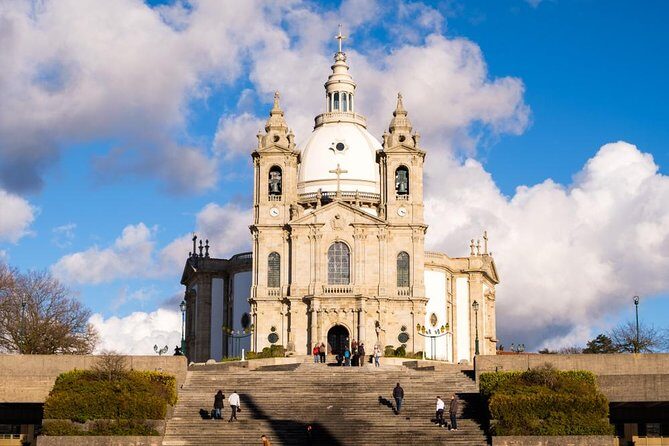 Minho Tour Private (Braga and Guimarães) Full Day - Exploring the Details: What You Can Expect