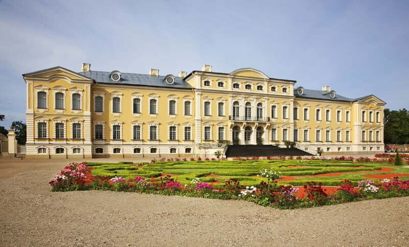 Mini Baltic Tour: Riga - Rundale - Hill of Crosses - Exploring the Mini Baltic Tour: Riga - Rundale - Hill of Crosses
