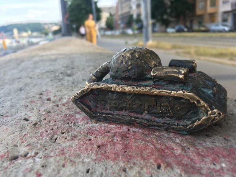 Mini Statue Hunt in Budapest Private Walking Tour - A Deep Dive into the Experience