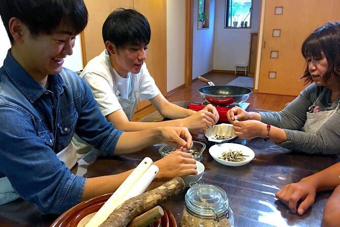 Miyazaki's local cuisine experience Let's make cold soup and chicken Nanban! Super Local Food Cooking! - Key Points