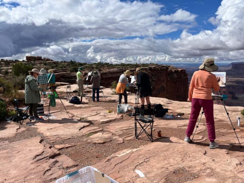 Moab: 5-Day Plein Air Watercolor Workshop with Carol Newsom - Group Size and Atmosphere