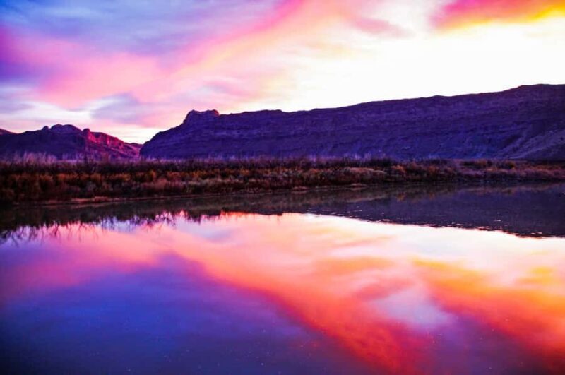 Moab: Colorado River Dinner Cruise with Music and Light Show - Who Will Enjoy This Tour?