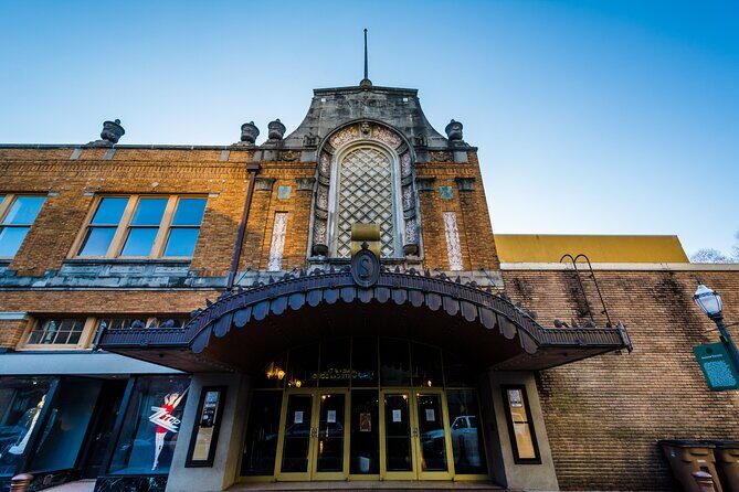 Mobile Downtown Smartphone Guided Audio Walking Tour - A Deep Dive into the Experience