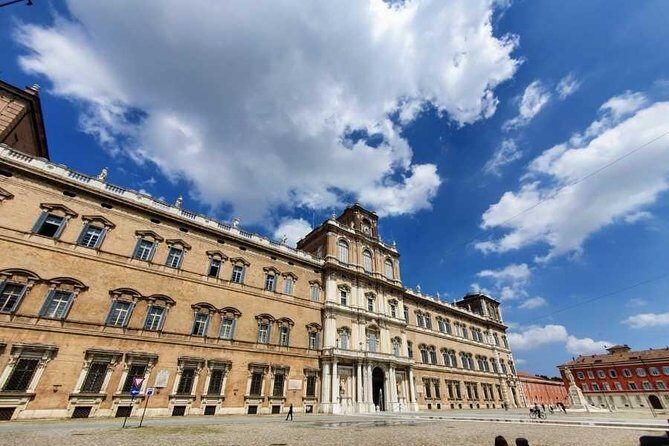 Modena city tour Walking tour in the old town - Practical Details and Tips