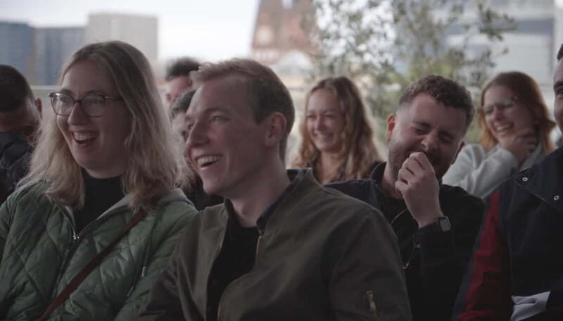 Moin Comedy Club: Rooftop Comedy mit Blick auf die Alster - Key Points