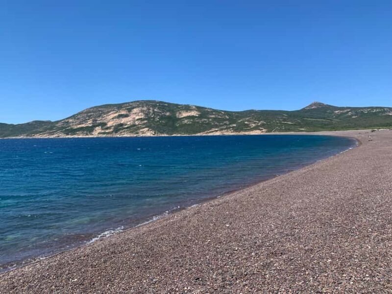 Moitié Terre, Moitié Mer - Key Points