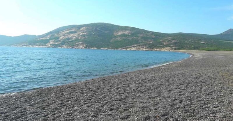 Moitié Terre, Moitié Mer - A Perfect Balance of Land and Sea