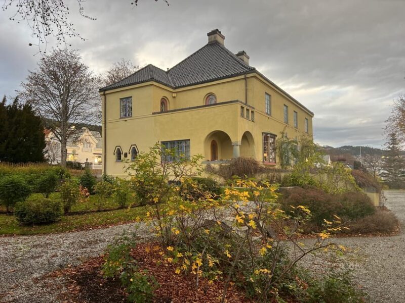 Molde: 2-Hour Guided City Walking Tour - Key Points