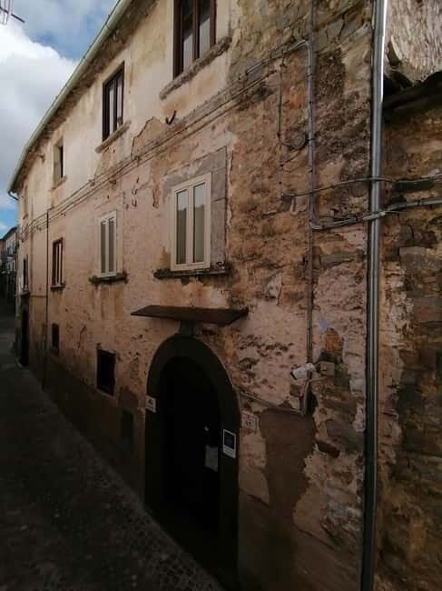Molise Poggio Sannita (Is): tour of Palazzo Iacovone Birthplace de Horatiis house. - FAQs