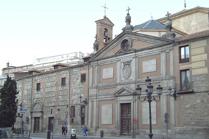 Monastery Royal Barefoot Visit with entrance without waiting for queues - Who Will Love This Tour?