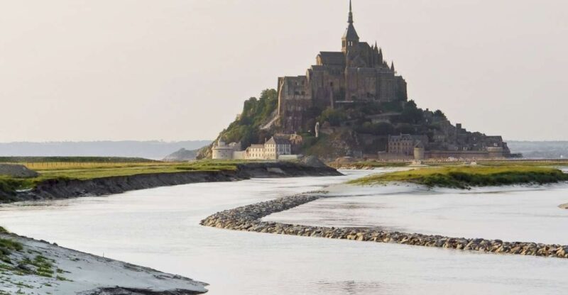 Mont Saint-Michel & Chateaux Country 3-Day Tour from Paris - Key Points