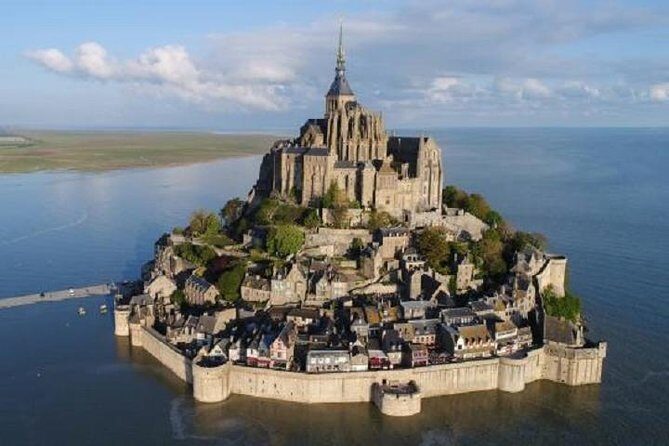 Mont St Michel Guided Day Trip from Paris in Minivan - FAQs