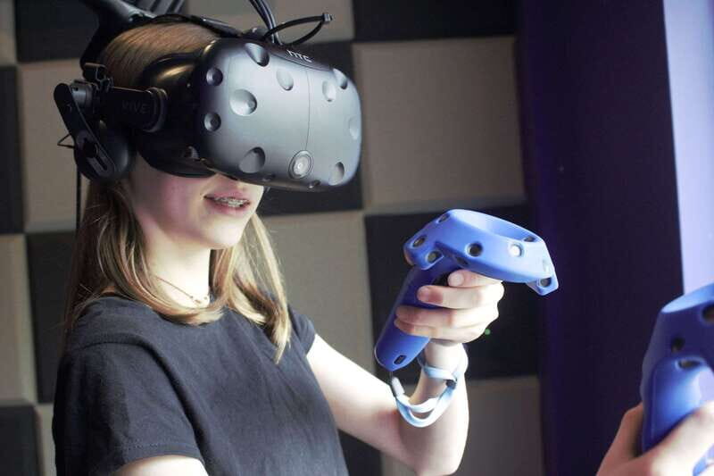 Mont Tremblant: Virtual Reality Gaming Session - Who Will Love This?