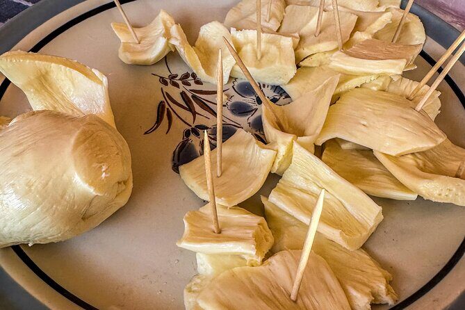 Monte Alban Chesillo and handicrafts alebrijes and black mud - Key Points