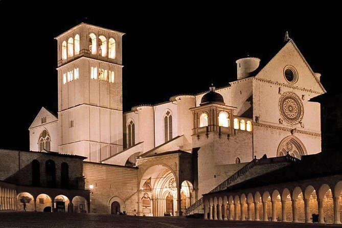 Montepulciano Wine Tasting and Assisi Private Day Tour from Rome - Stop 1: Piazza Grande, Montepulciano