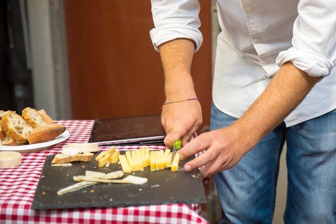 Montmartre Cheese and Wine Private Tour with a Chef - Exploring the Montmartre Cheese and Wine Private Tour with a Chef