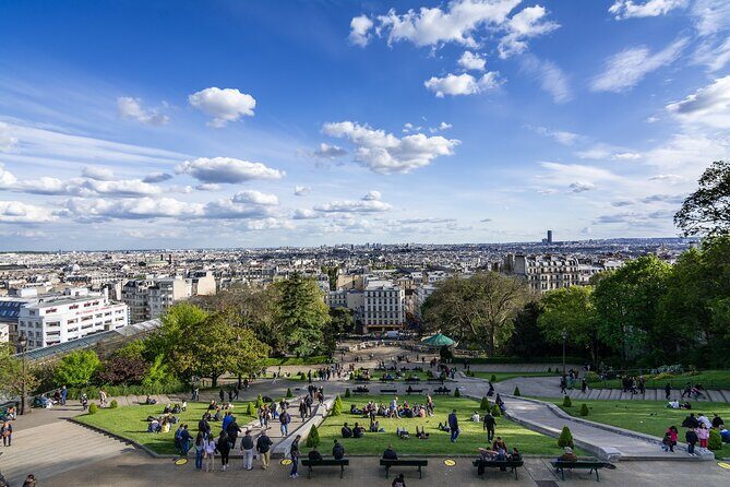 Montmartre guided walking tour with local guide in small group - What Makes This Tour Stand Out?