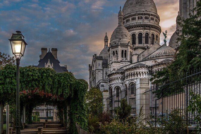 Montmartre guided walking tour with local guide in small group - Practical Tips for Tour Participants
