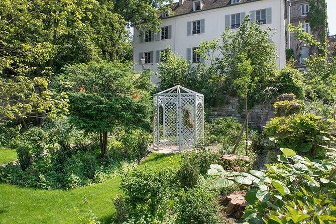 Montmartre Marvels Small-Group Tour with Renoir Gardens Entrance - An Up-Close Look at the Montmartre Marvels Small-Group Tour