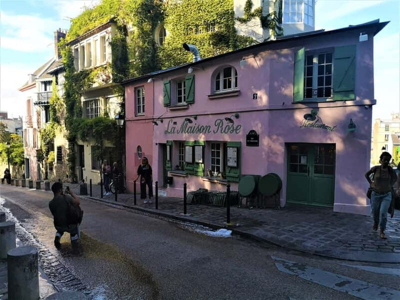 Montmartre : private family tour - Authentic Experiences and Hidden Gems