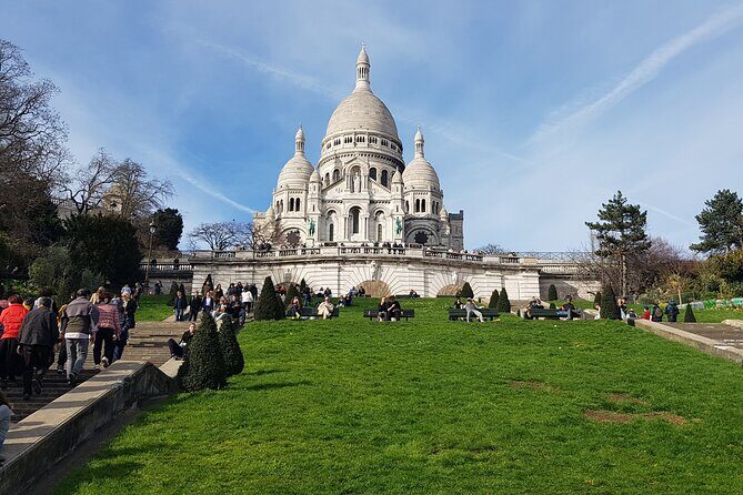 Montmartre Sacré Coeur and Moulin Rouge best shops and cafés - An Overview of the Tour Experience