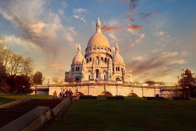 Montmartre & Sacré Coeur Private Historical 2-Hour Walking Tour in Paris - A Deep Dive into the Tour Experience