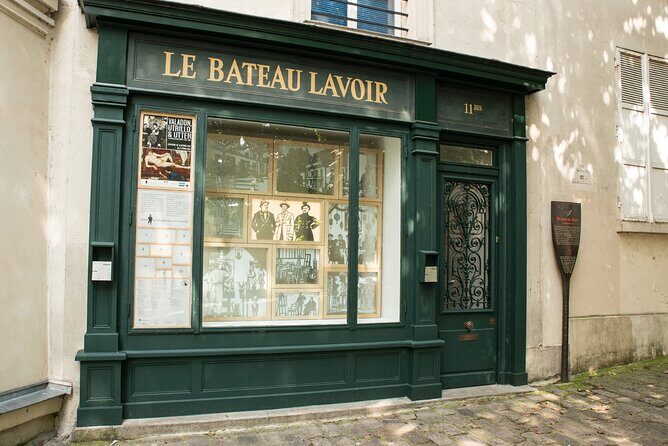 Montmartre Sacre Coeur Tour with Local guide - Walking Through Montmartre with a Local Guide