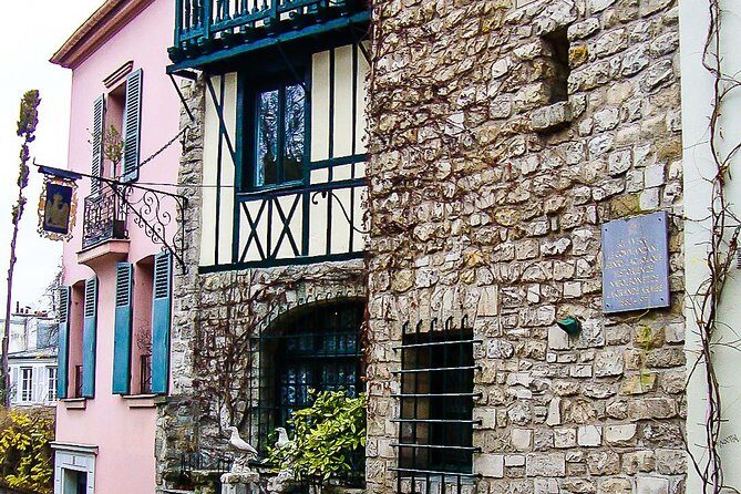 Montmartre Walking Tour with a Private Local Guide - Who Should Book This Tour?