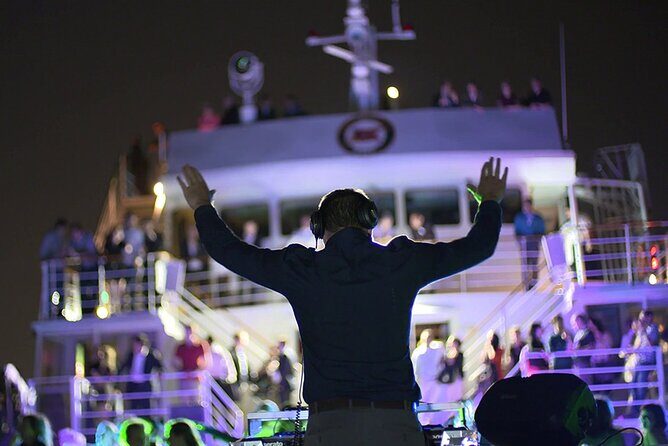 Montreal: Evening cruise with DJ - What to Expect on the Cruise