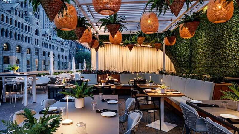 Montreal: Guided Pub Crawl of the City's Skyline Bars - An Insider’s Look at the Skyline Bar Crawl