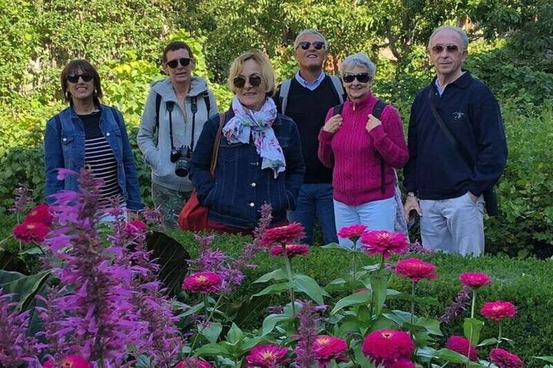 Montreal : Old Montreal Walking Tour With A Guide - The Actual Tour Experience: What to Expect