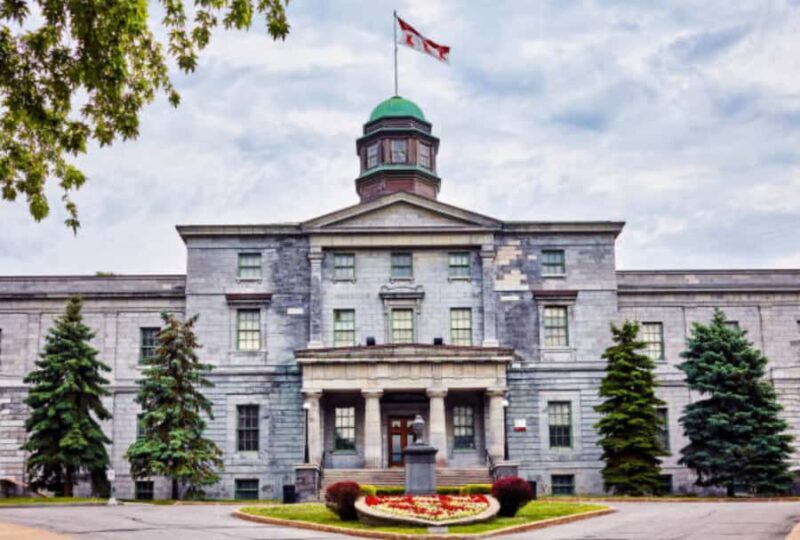 Montreal: Private Family-Friendly Underground City Tour - Key Points