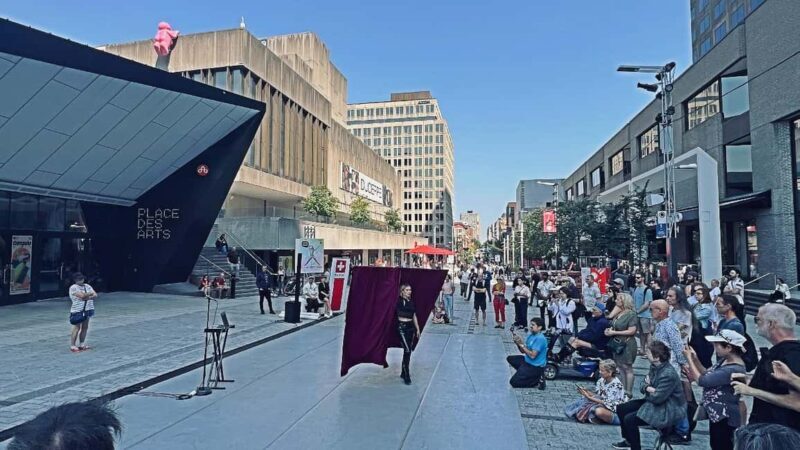 Montreal: Walking Tour 2h Downtown, RESO and Old Montreal - Key Points