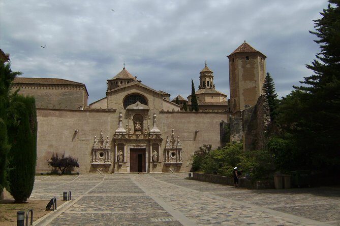 Montserrat and De Poblet Monastery - Reduced group hotel pick up from Barcelona - The Itinerary in Detail: What to Expect
