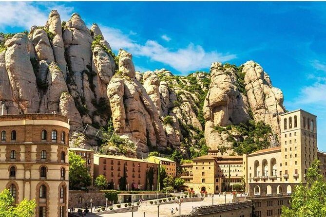 Montserrat by Yourself with English Chauffeur by Minibus - FAQ