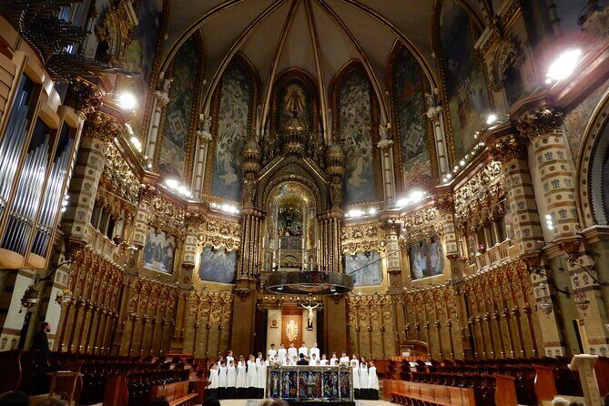 Montserrat Day Trip with Lunch and Wine Tasting from Barcelona - Transport, Timing, and Group Size