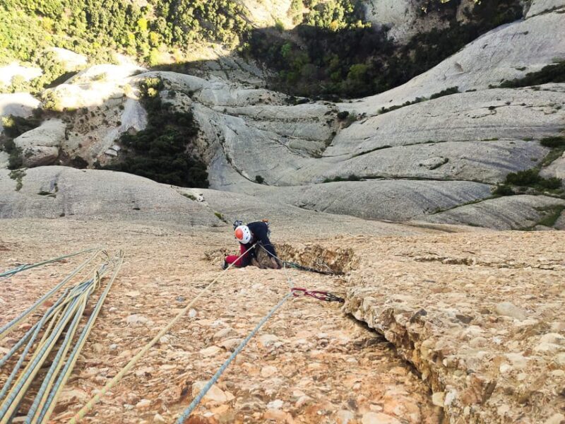 Montserrat: Rock climbing in a magical environment. - Logistics and Accessibility