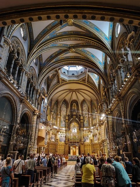 MONTSERRAT: TOUR IN ROMANIAN LANGUAGE - The Sum Up