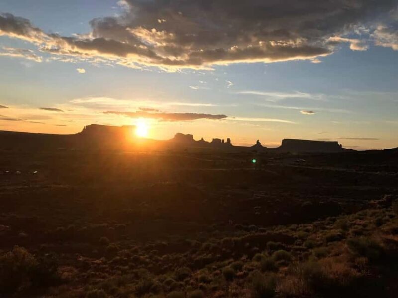 Monument Valley: Sunrise or Sunset Tour with Navajo Guide - Key Points