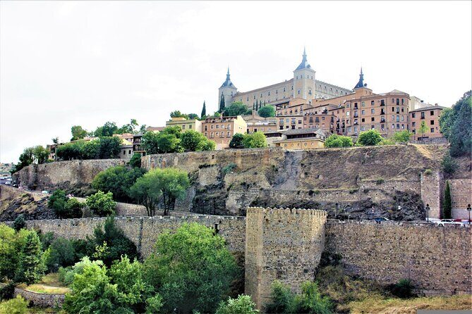 Monumental Toledo! Guided tour from Madrid with the Cathedral - FAQ