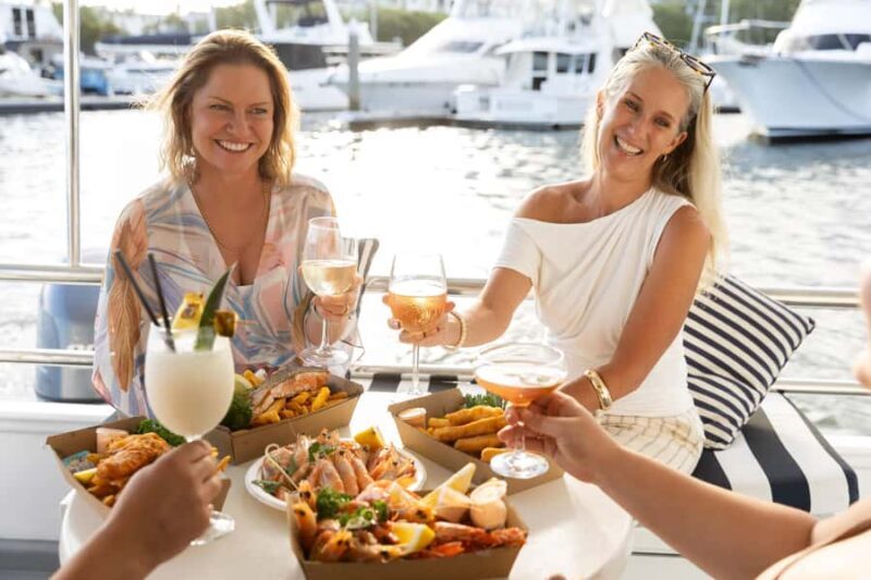 Mooloolaba: Seafood Lunch Cruise - The Social and Scenic Environment