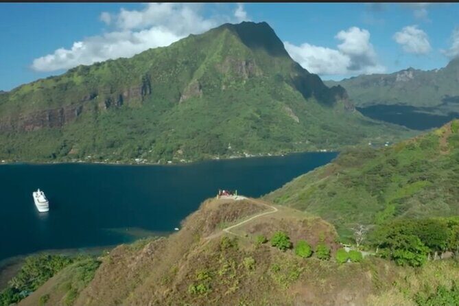 Moorea Cruise Ships: 4x4, Belvedere,Magic Mountain pineaple - Who Will Love This Tour?