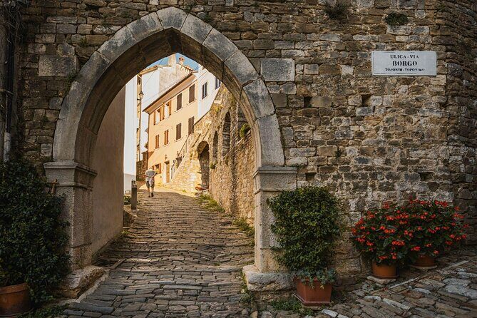 Motovun Area Hiking Tour with a Historian - Practical Details
