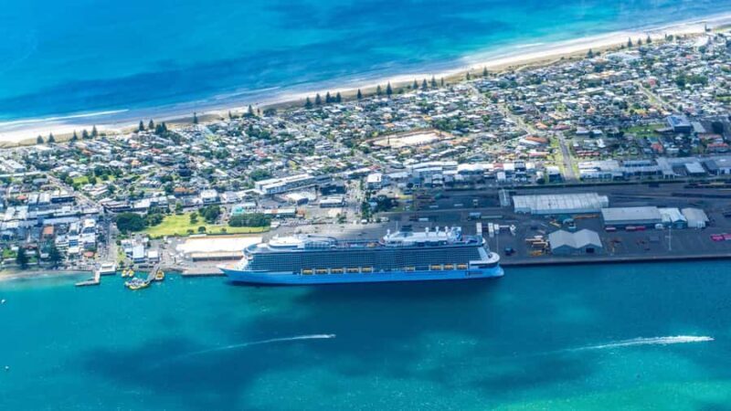 Mount Maunganui Scenic Flight: Departing Tauranga Airport - An In-Depth Look at the Experience