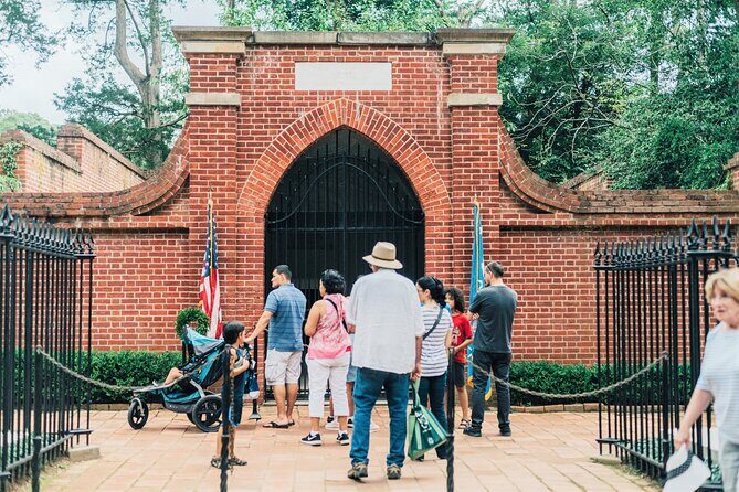 Mount Vernon & Old Alexandria with Night-Time Sightseeing Tour of Washington DC - FAQs