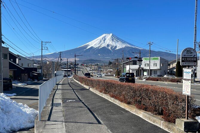 Mt FUJI - Panoramic Tour w/ Hoto Lunch, JP Sake & Onsen tatto OK! - Contrasting Townscapes and Local Delights: Fujiyoshida