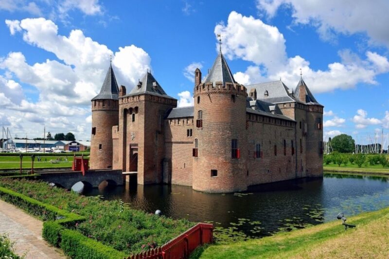 Muiden: Entry Ticket to Muiderslot Castle - The Guided Experience and Stories