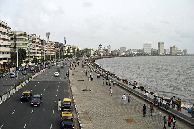 Mumbai Sightseeing Tour by Public Transport with family Lunch - The Landmark Stops: What to Expect
