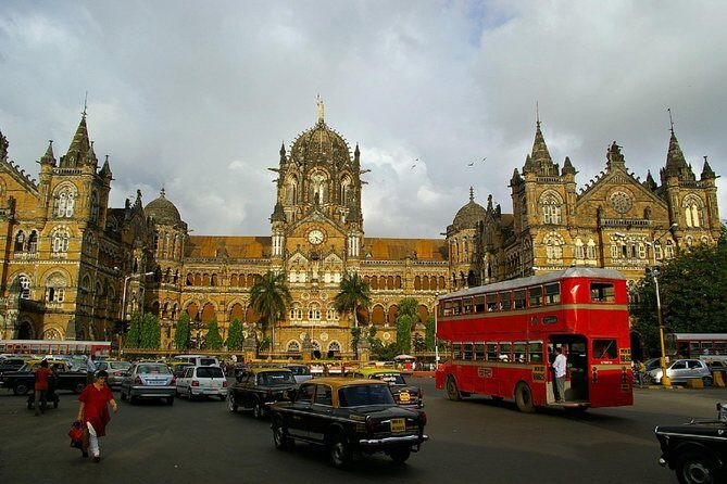 Mumbai Sightseeing Tour by Public Transport with family Lunch - Authenticity and Insights from Reviewers